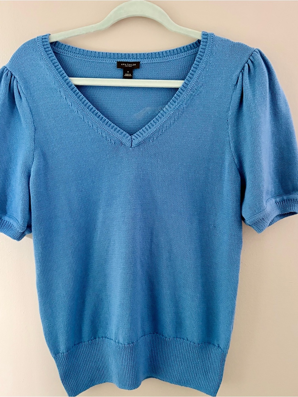 Ann Taylor Factory Blue Short Sleeve Puff Sleeve V-Neck Knit Sweater Top Size M